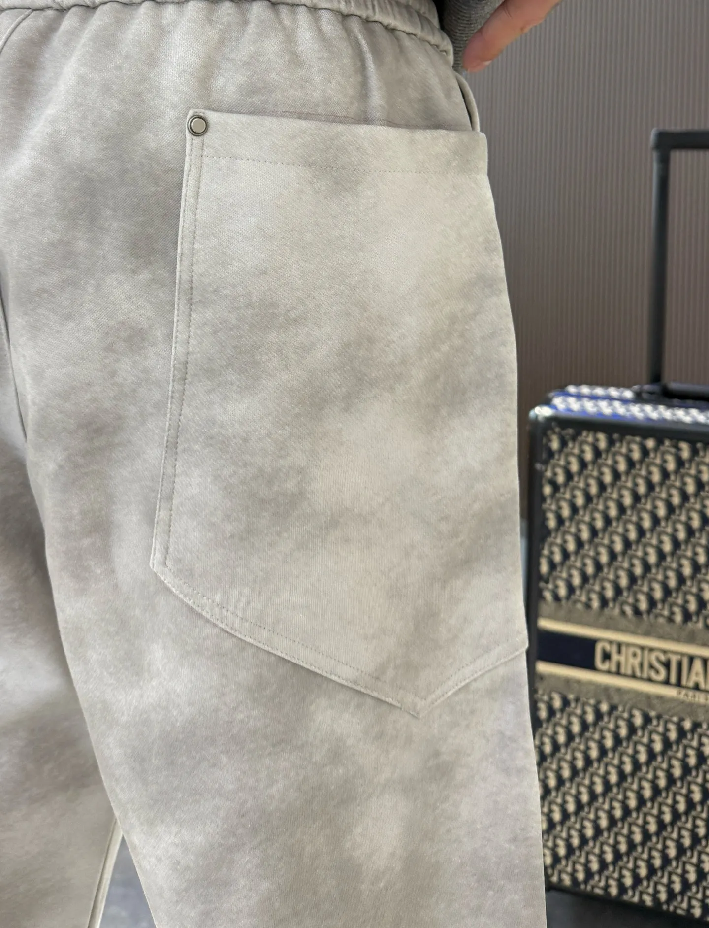 Balenciaga 🆕2026 Autumn and Winter New Arrival Casual Pants! The official website will be released simultaneously. Brand Classic LOGO casual pants, customized fabrics, excellent comfort and strong touch. Highly recognisable, perfect appearance and craftsmanship. Size:M-3XL